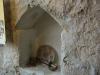 Museumsstuecke im Treppenaufgang zum Dach des Veliki Revelin