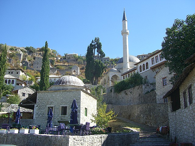 Sicht auf die Moschee und die Häuser